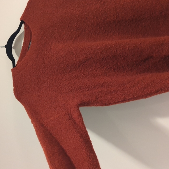 Banana Republic Wool Blend Crew Neck Sweater - Relaxed fit (M) - Picture 4 of 5